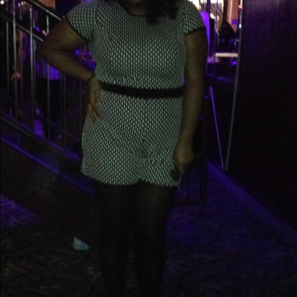 Box Pattern Romper - Picture 2 of 2